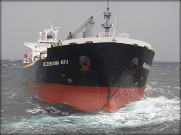 2012.12.10 - MV Selendang Ayu Grounding Figuer 3