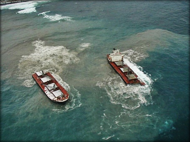 2012.12.10 - MV Selendang Ayu Grounding Figuer 5