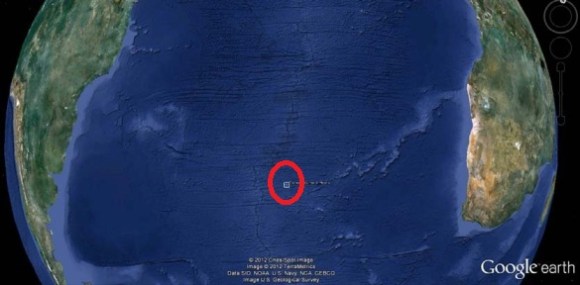 2013.03.18 -Bulk Carrier Runs Aground and Breaks in Half Figure 5