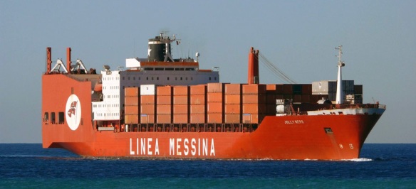 2013.05.08 - Cargo Ship Jolly Nero Crashed Into Genoa Port Control Tower Figure 4