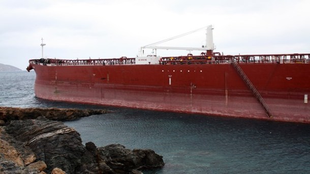 Oil Tanker Grounding due to Strong Winds at Syros, Greece Figure 3